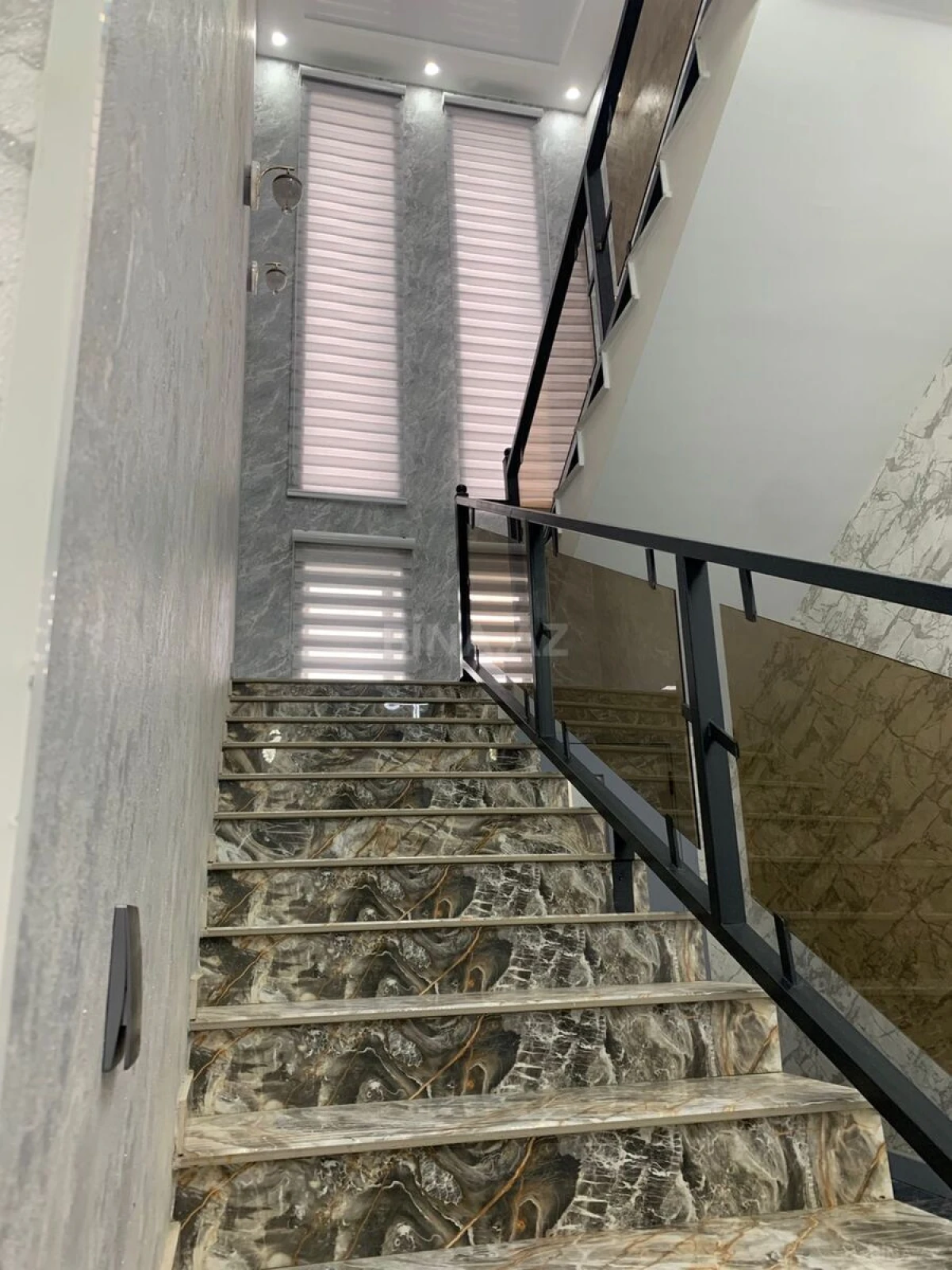 Satılır 5 otaqlı həyət evi 250 m²