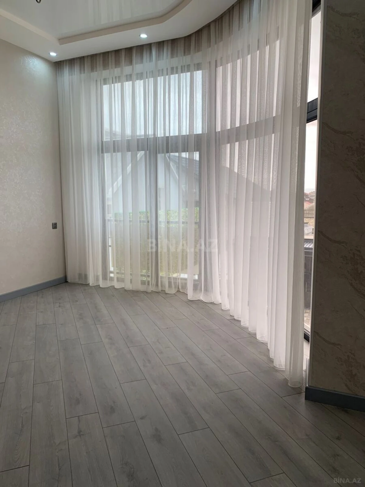 Satılır 5 otaqlı həyət evi 250 m²