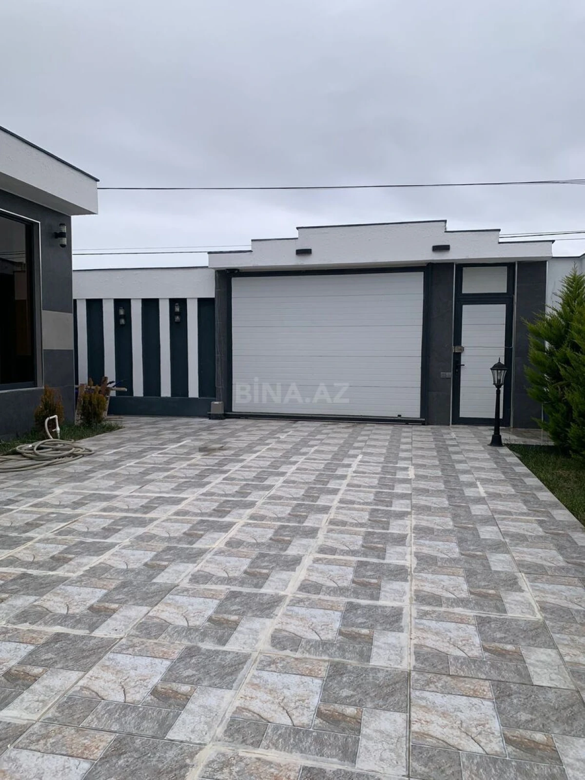 Satılır 5 otaqlı həyət evi 250 m²