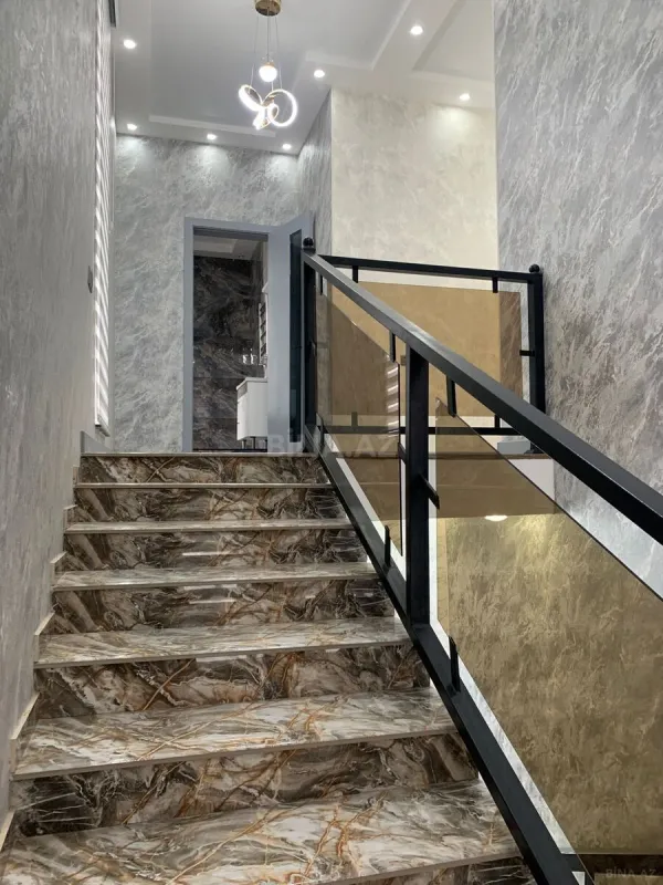 Satılır 5 otaqlı həyət evi 250 m²