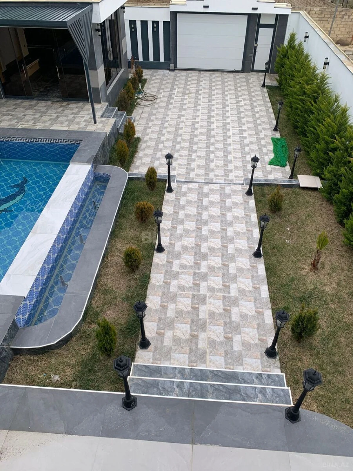 Satılır 5 otaqlı həyət evi 250 m²