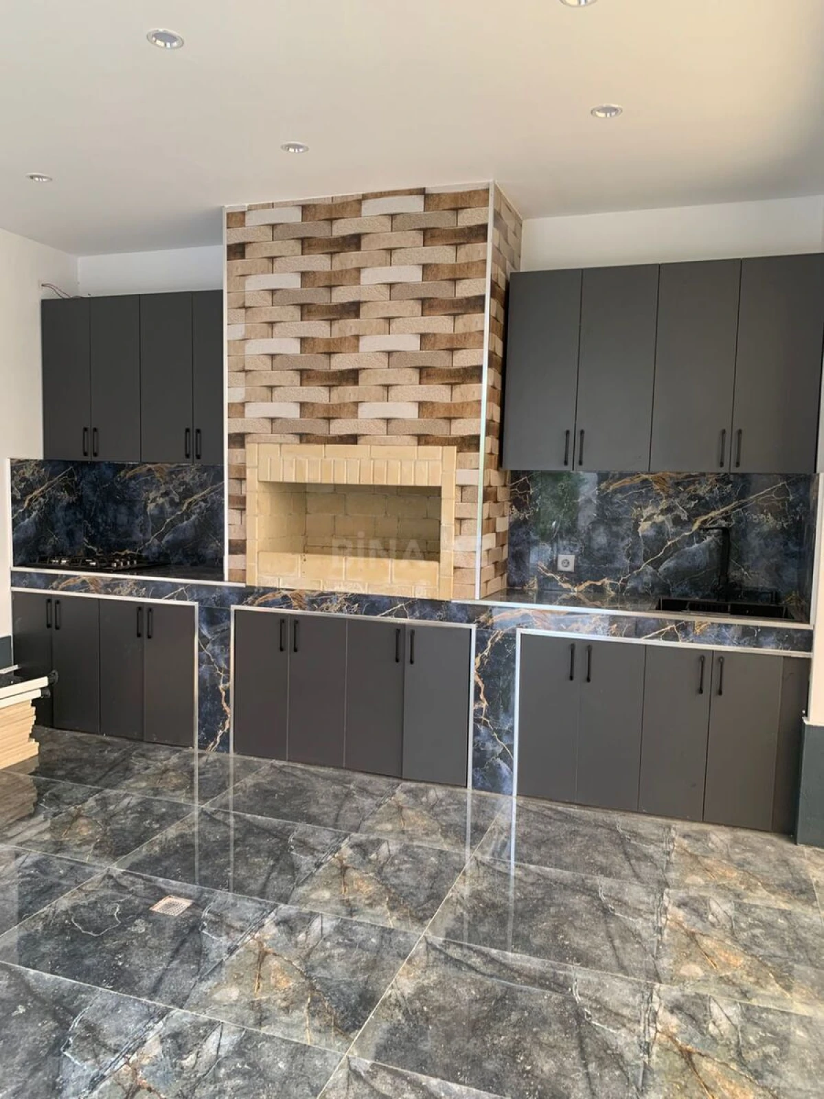 Satılır 5 otaqlı həyət evi 250 m²