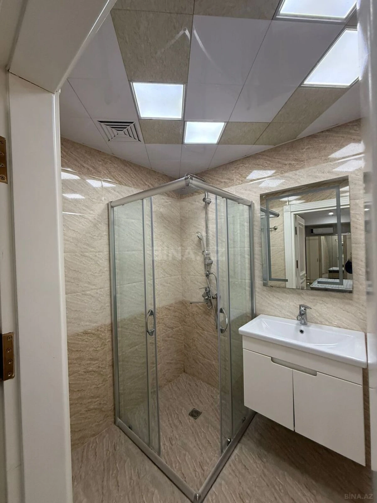 Kirayə verilir 2 otaqlı mənzil 95 m²