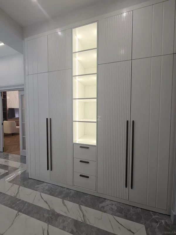 Kirayə verilir 3 otaqlı mənzil 140 m²