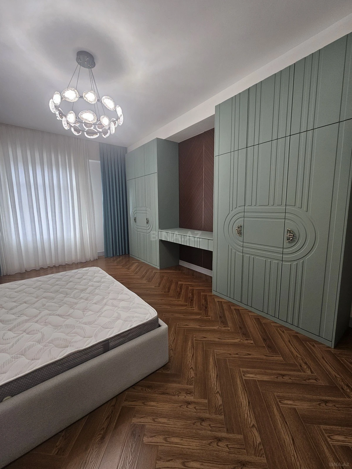 Kirayə verilir 3 otaqlı mənzil 140 m²