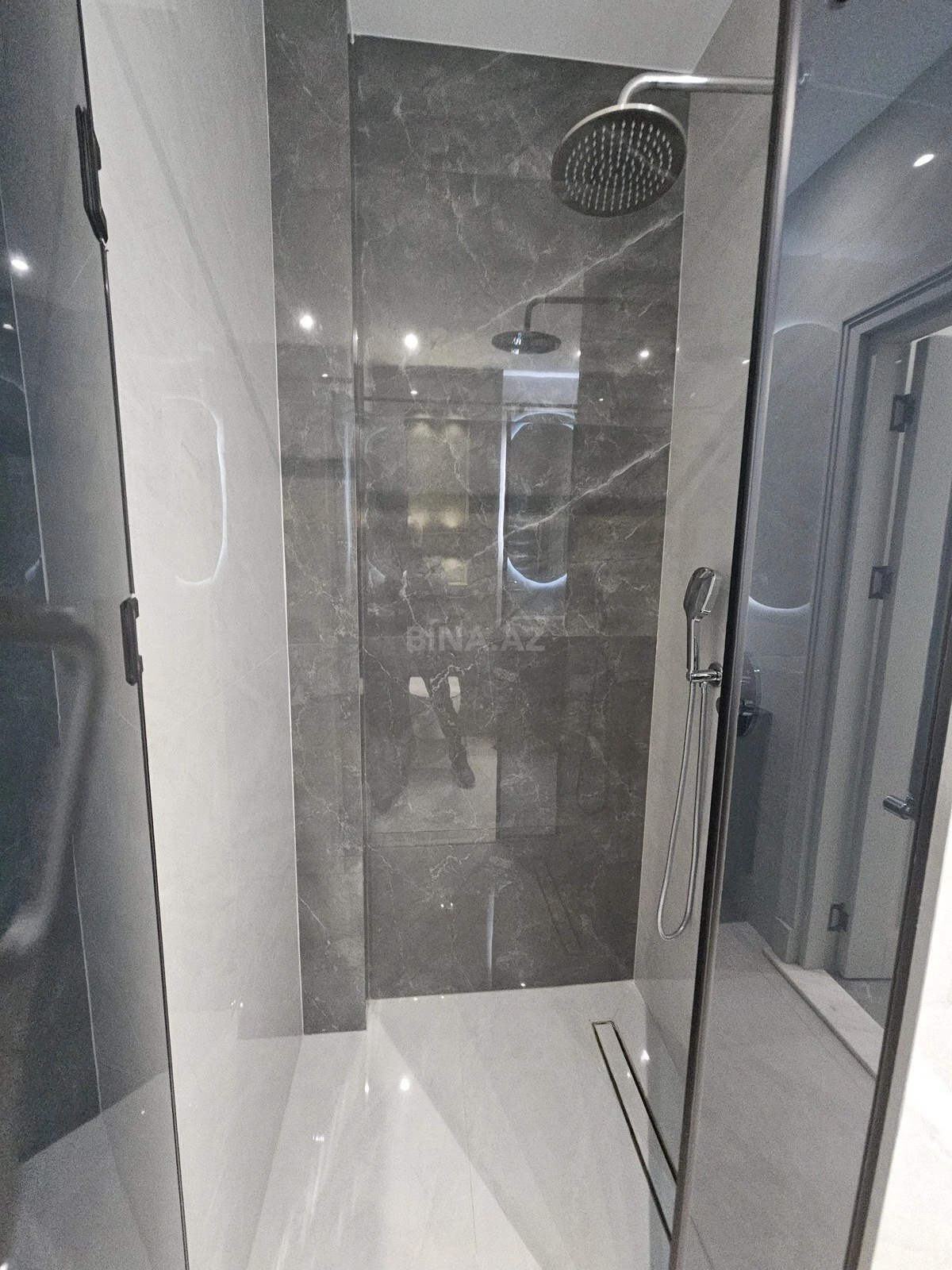 Kirayə verilir 3 otaqlı mənzil 140 m²