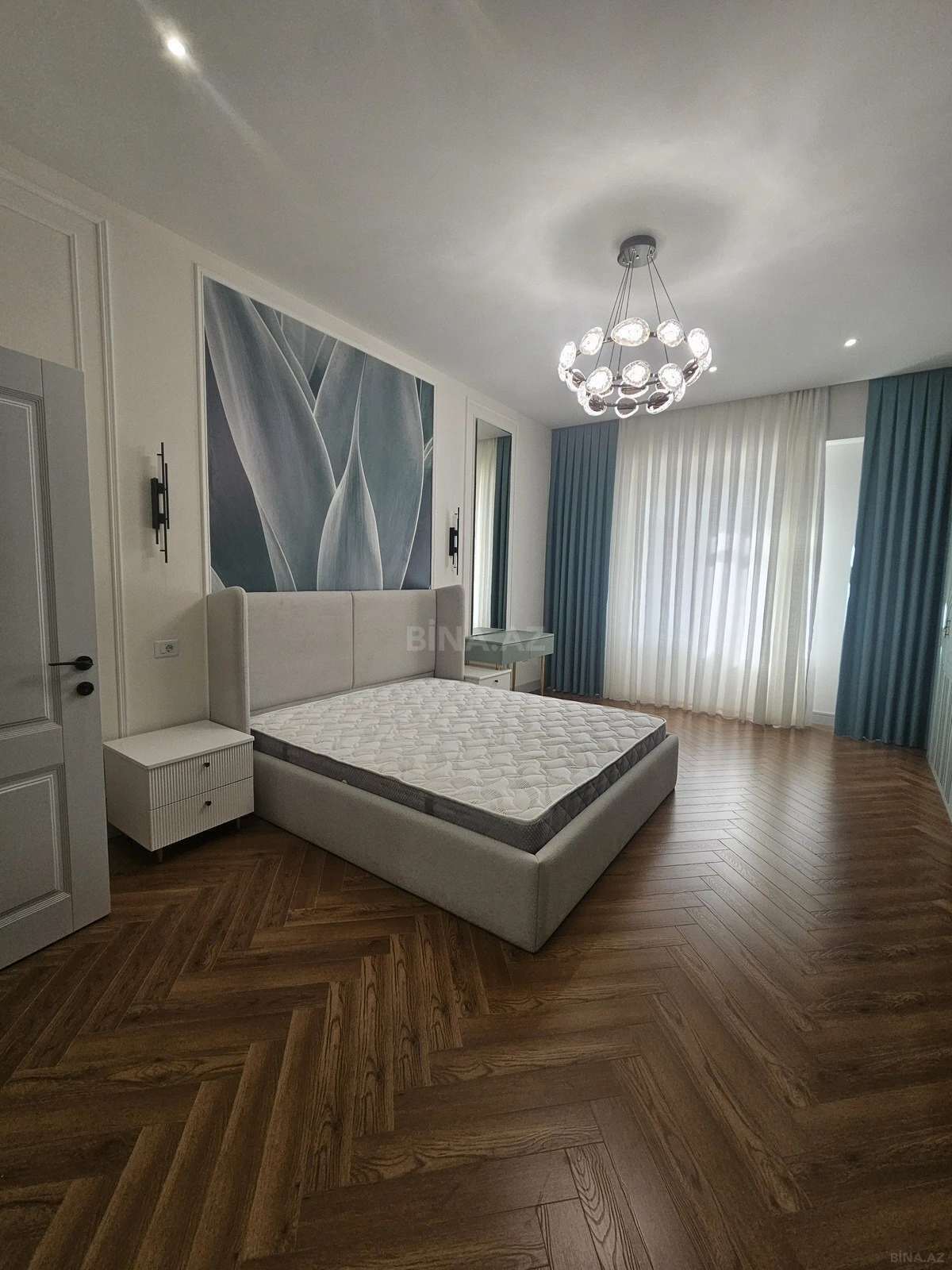Kirayə verilir 3 otaqlı mənzil 140 m²