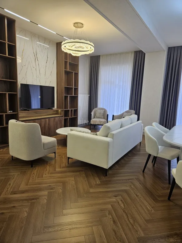Kirayə verilir 3 otaqlı mənzil 140 m²