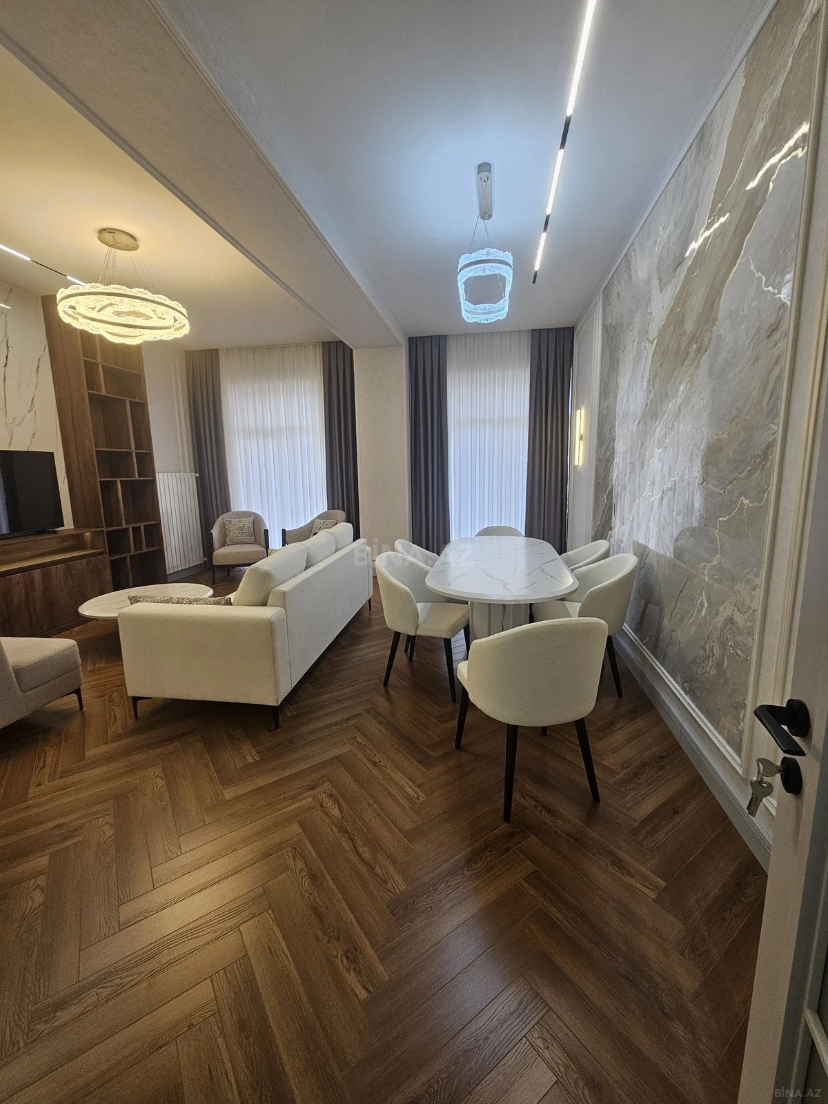 Kirayə verilir 3 otaqlı mənzil 140 m²