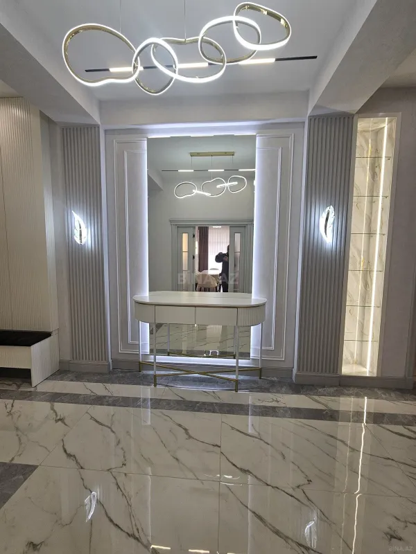 Kirayə verilir 3 otaqlı mənzil 140 m²