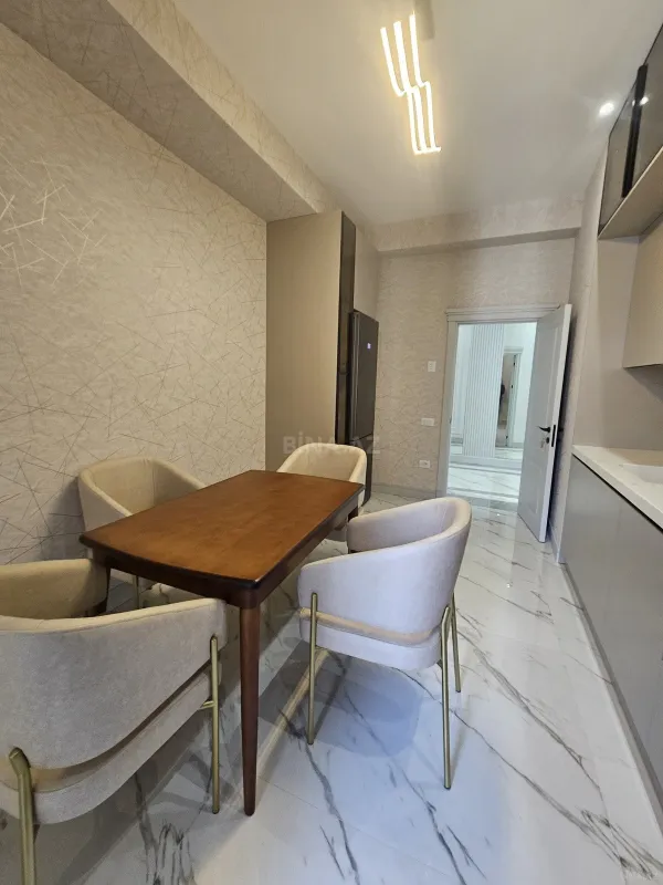 Kirayə verilir 3 otaqlı mənzil 140 m²