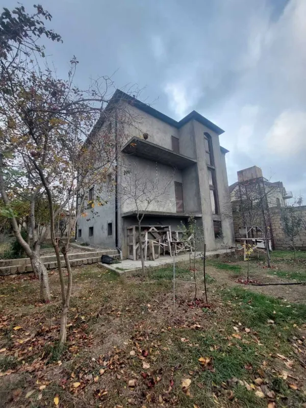 Satılır 6 otaqlı həyət evi 360 m²