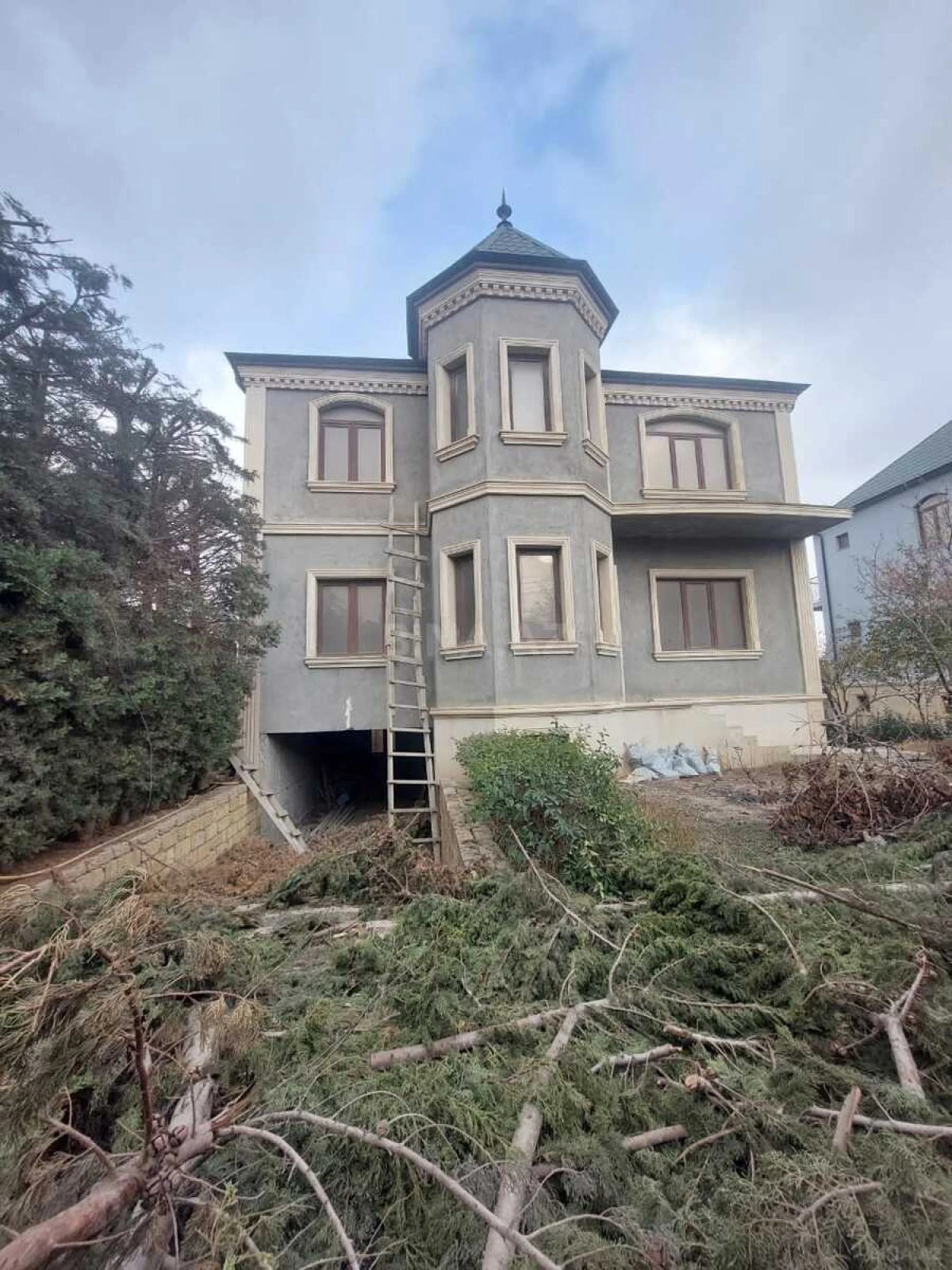 Satılır 6 otaqlı həyət evi 360 m²