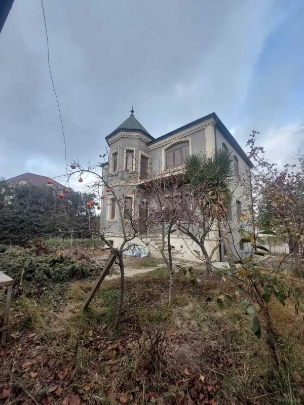 Satılır 6 otaqlı həyət evi 360 m²