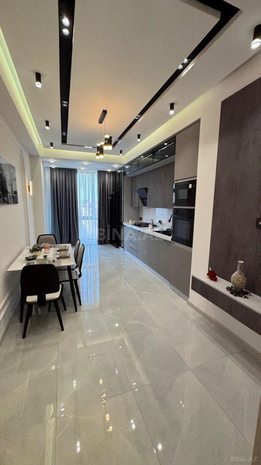 Satılır 3 otaqlı mənzil 142 m²