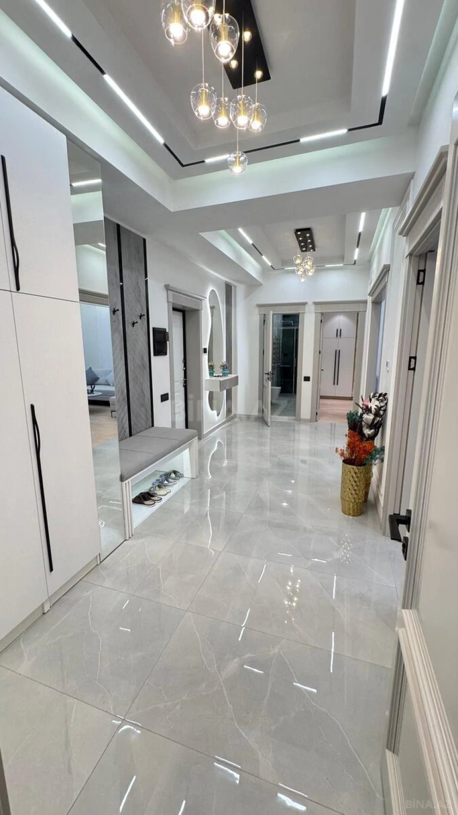 Satılır 3 otaqlı mənzil 142 m²