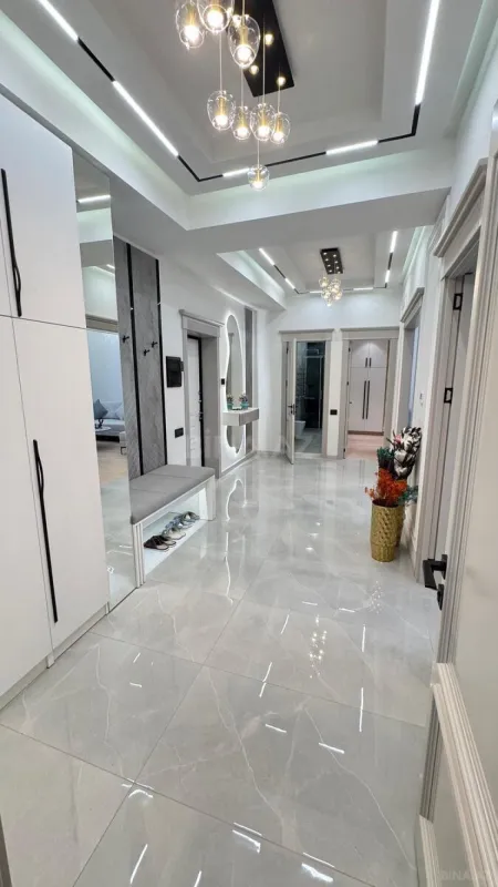 Satılır 3 otaqlı mənzil 142 m²