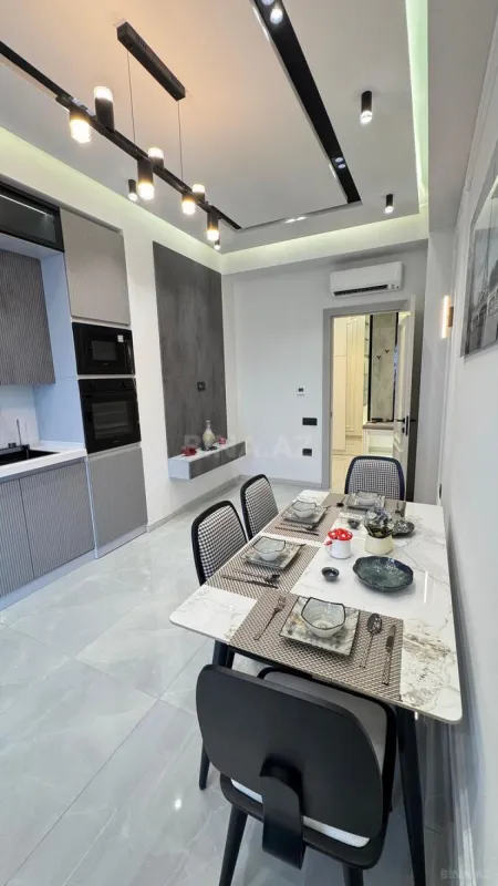 Satılır 3 otaqlı mənzil 142 m²