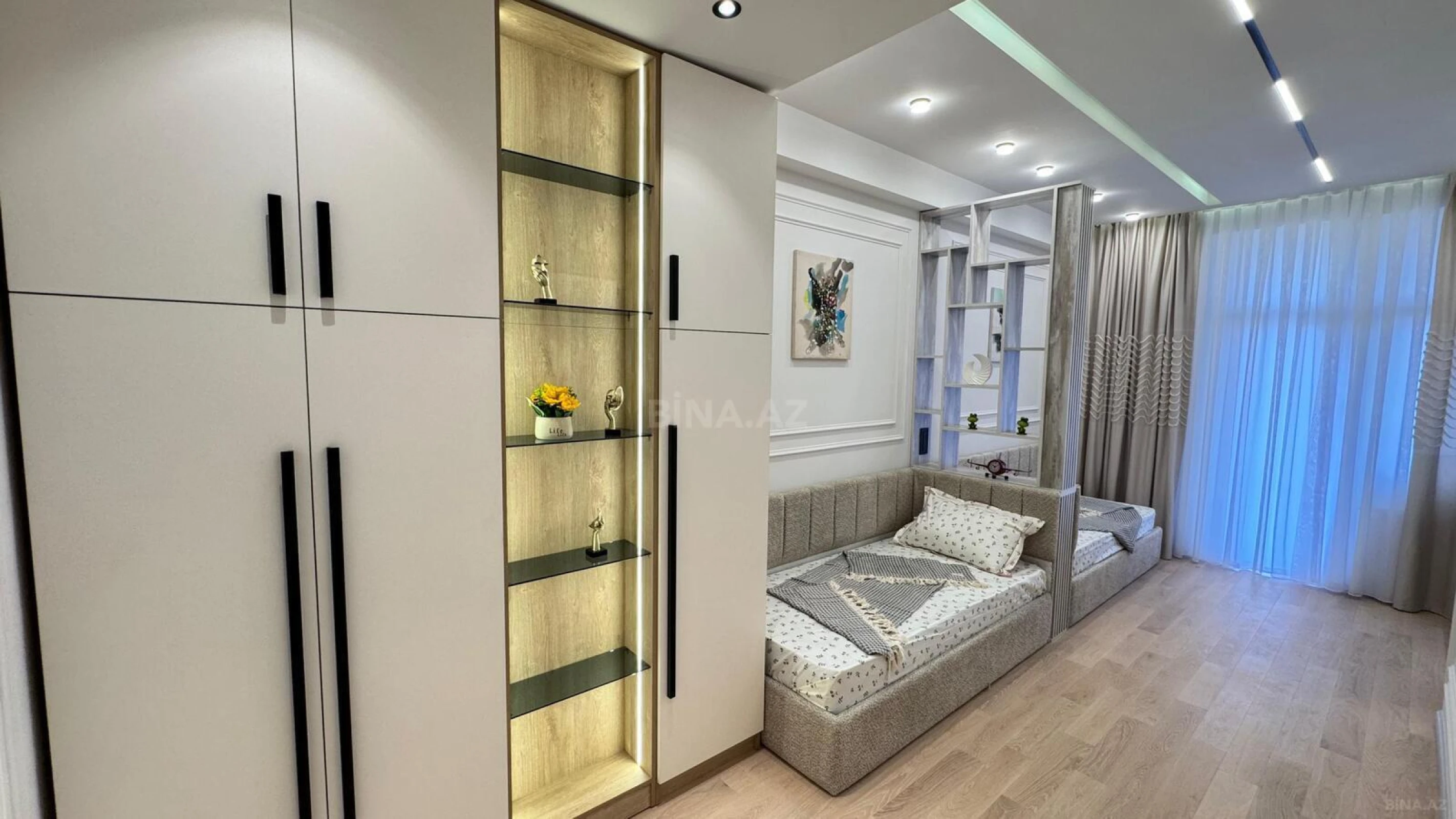 Satılır 3 otaqlı mənzil 142 m²
