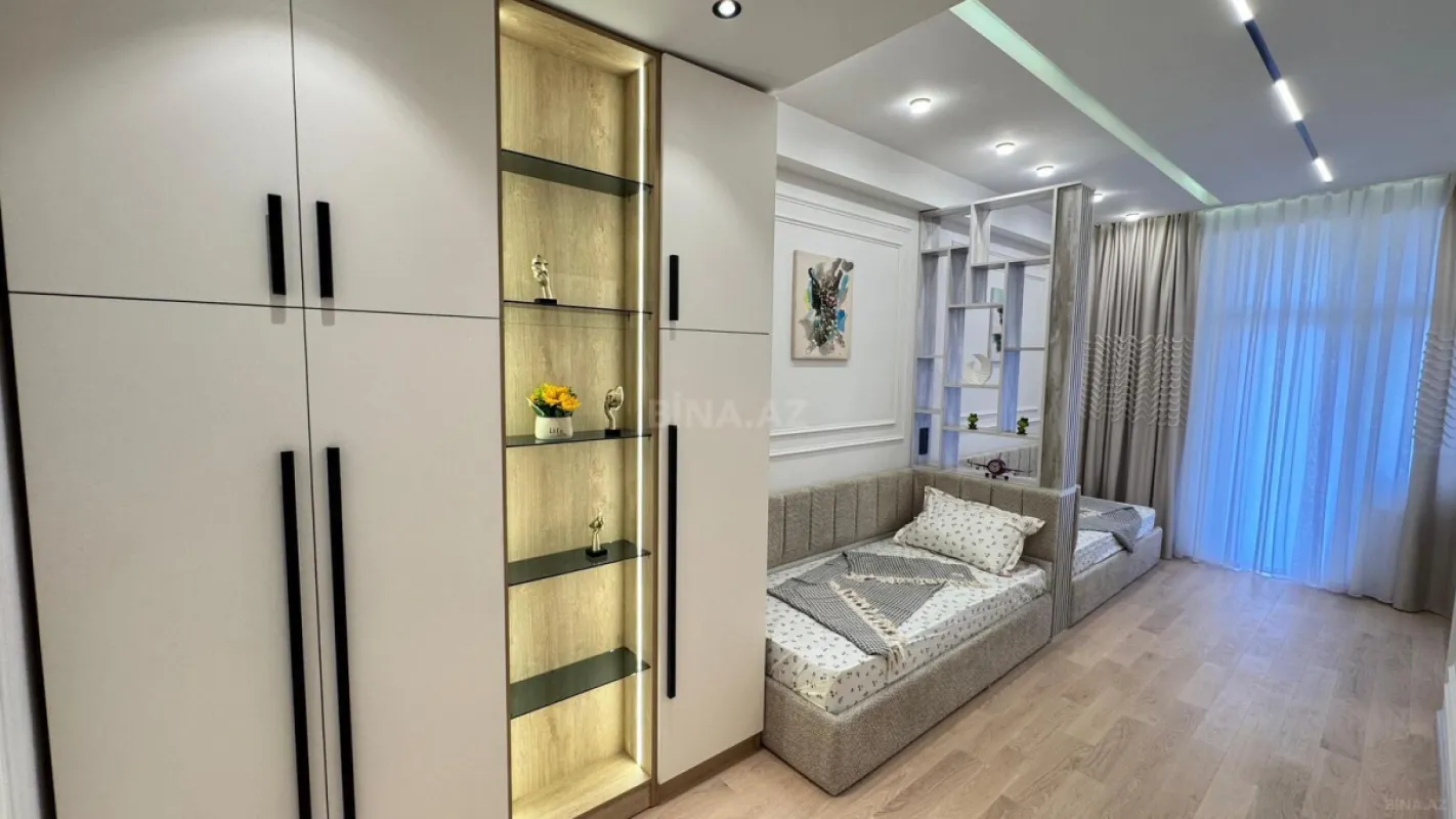Satılır 3 otaqlı mənzil 142 m²