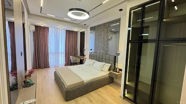 Satılır 3 otaqlı mənzil 142 m²