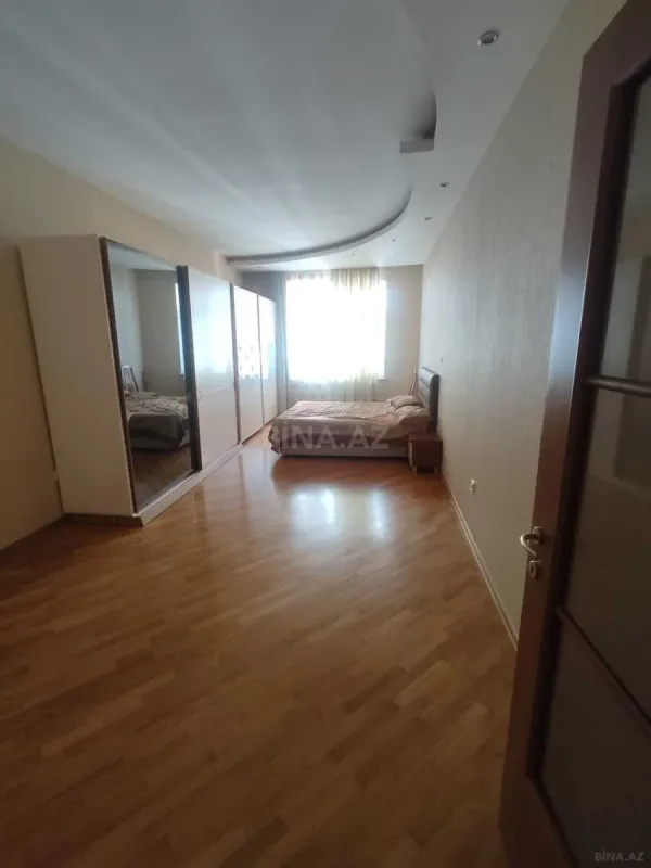 Kirayə verilir 4 otaqlı mənzil 230 m²
