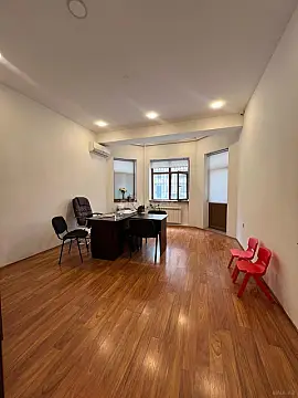 Kirayə verilir 6 otaqlı ofis 200 m²