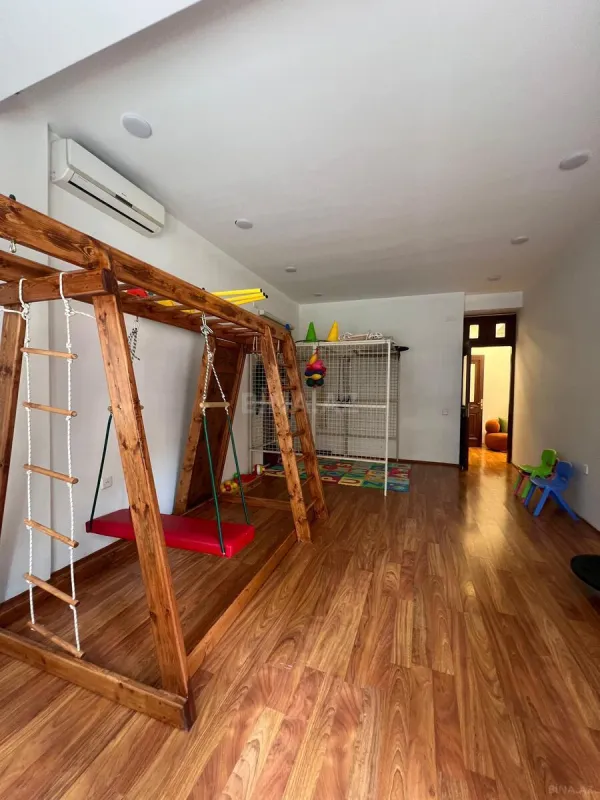 Kirayə verilir 6 otaqlı ofis 200 m²