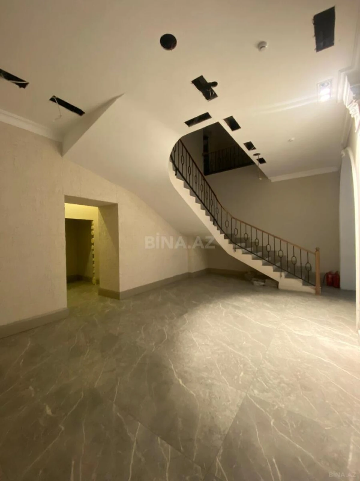 Kirayə verilir obyekt 300 m²