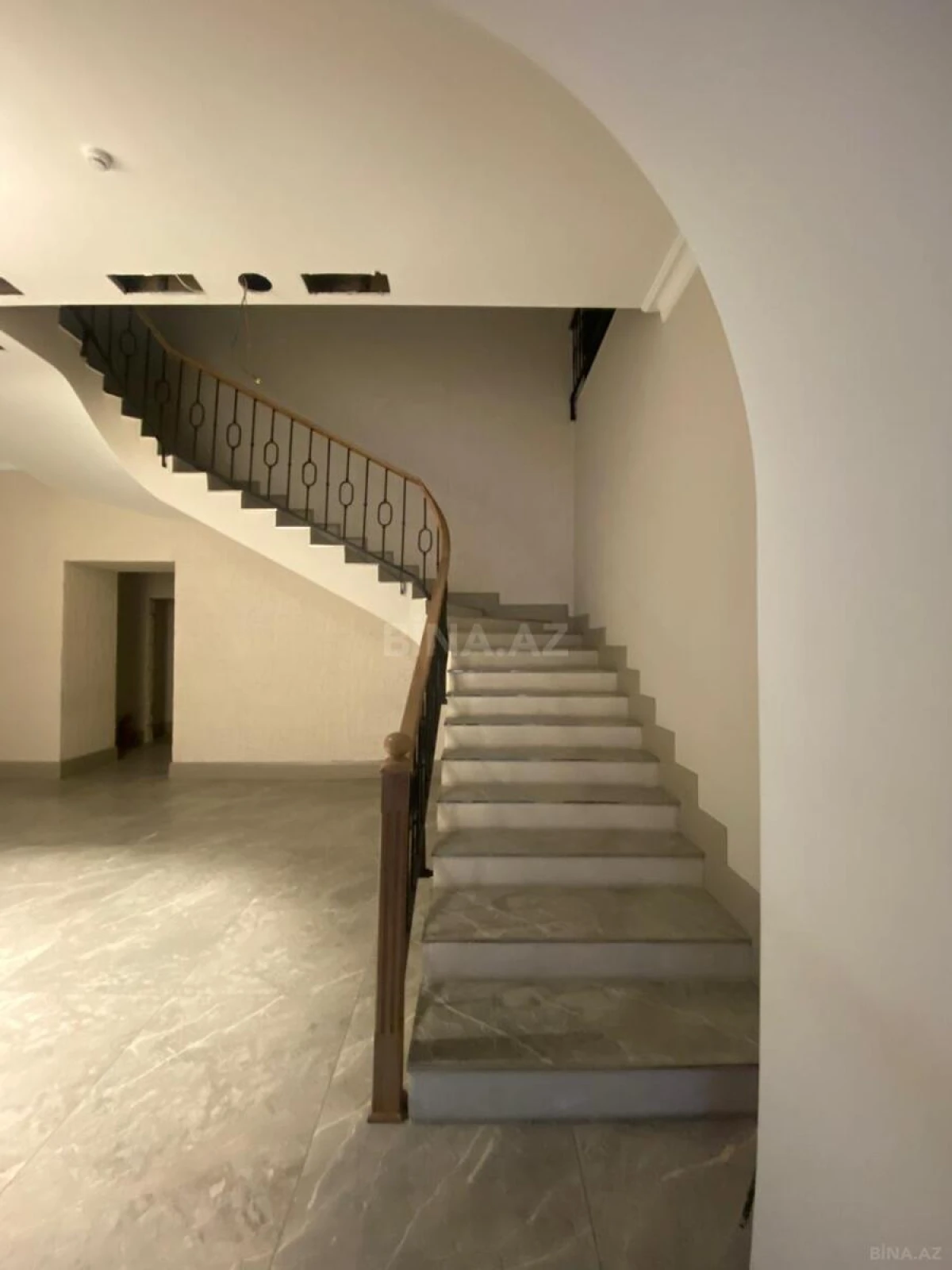 Kirayə verilir obyekt 300 m²