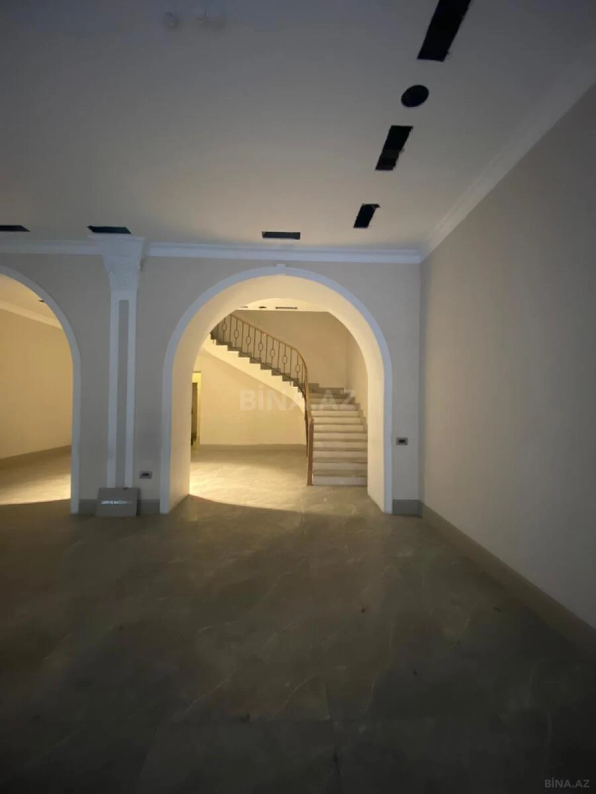 Kirayə verilir obyekt 300 m²