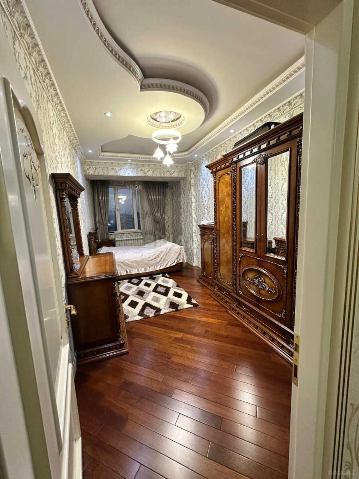 Satılır 4 otaqlı mənzil 168 m²