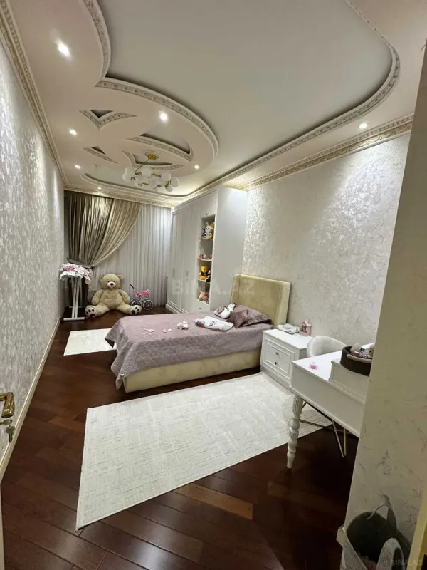 Satılır 4 otaqlı mənzil 168 m²