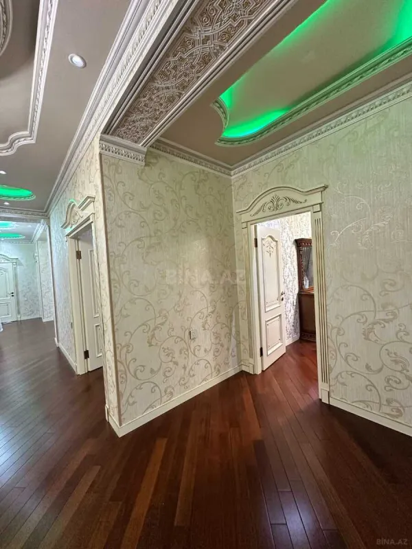 Satılır 4 otaqlı mənzil 168 m²