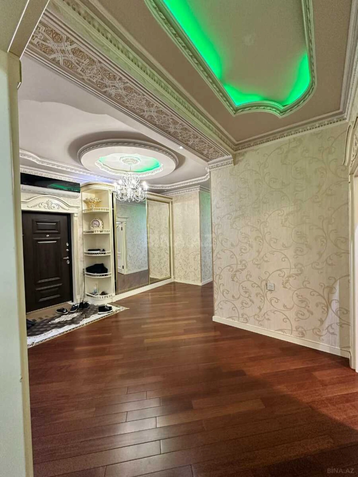 Satılır 4 otaqlı mənzil 168 m²