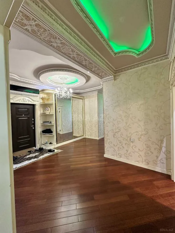 Satılır 4 otaqlı mənzil 168 m²