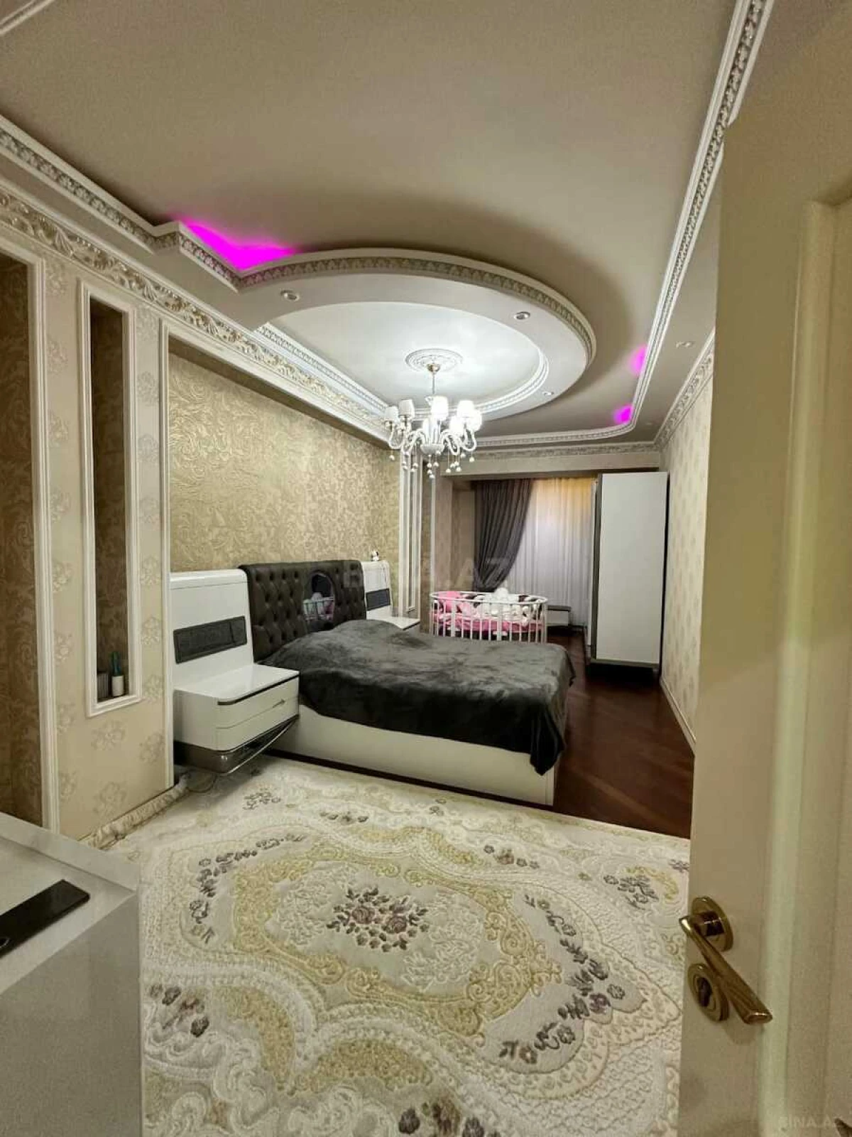 Satılır 4 otaqlı mənzil 168 m²
