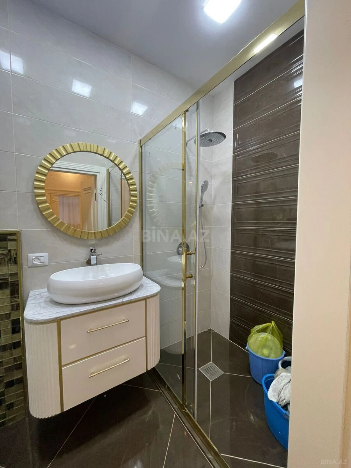 Satılır 4 otaqlı mənzil 136 m²