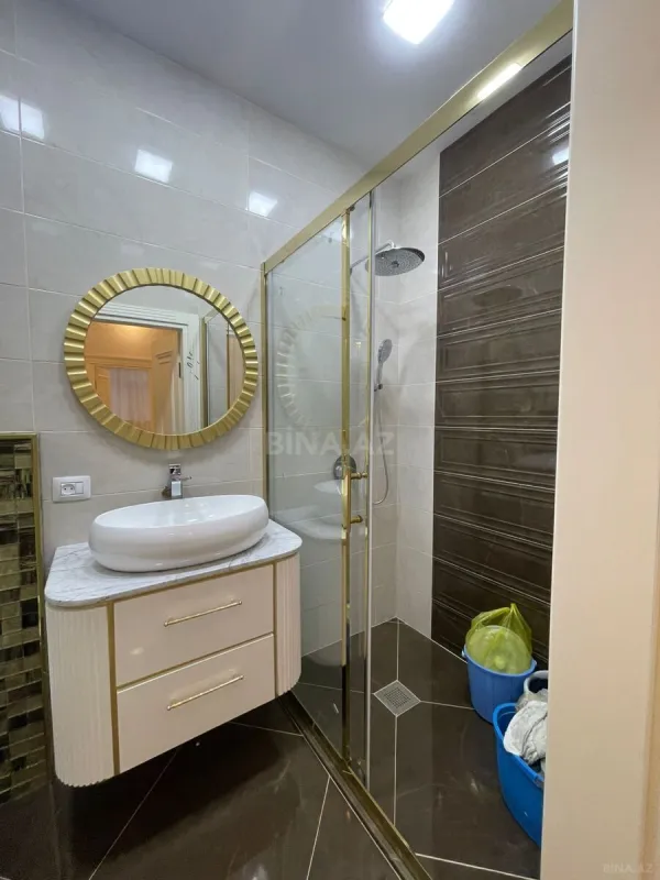 Satılır 4 otaqlı mənzil 136 m²