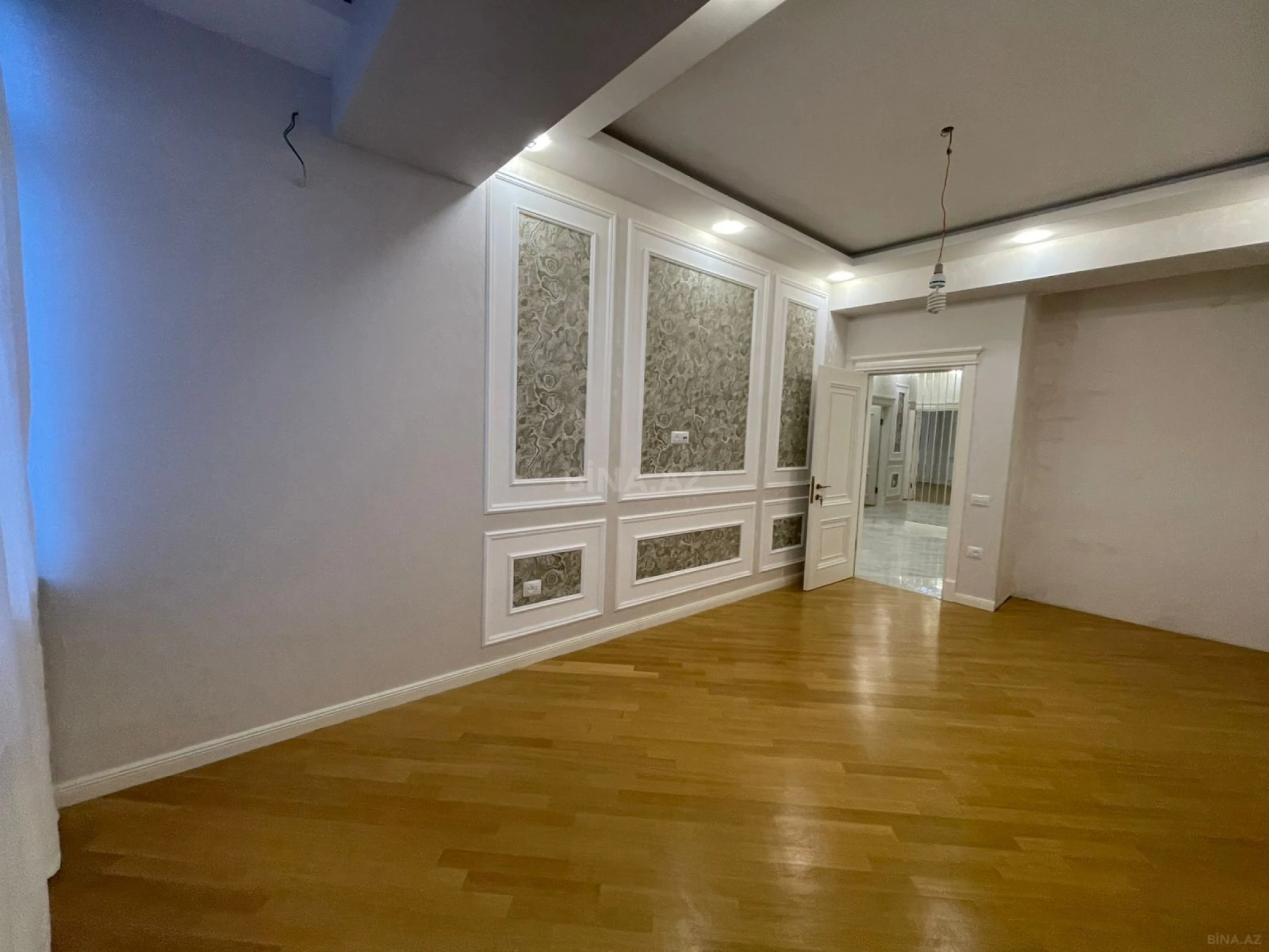 Satılır 4 otaqlı mənzil 136 m²