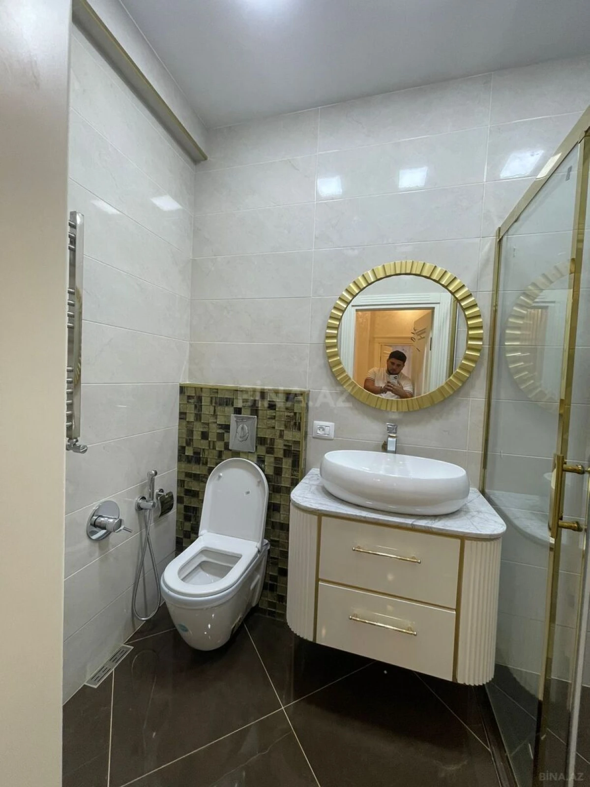Satılır 4 otaqlı mənzil 136 m²