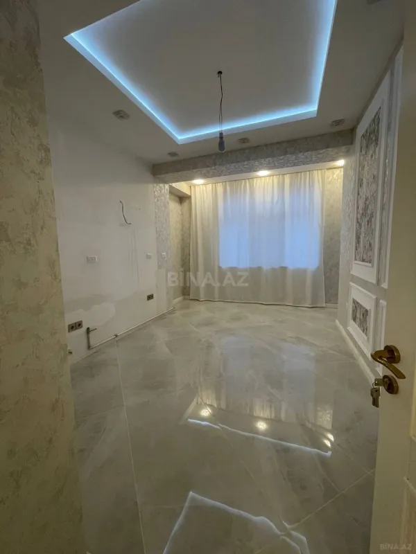 Satılır 4 otaqlı mənzil 136 m²