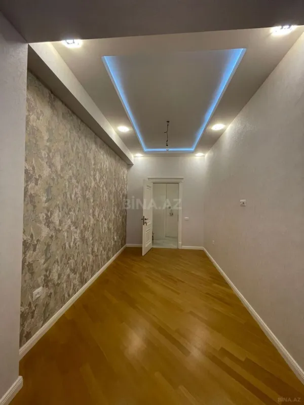 Satılır 4 otaqlı mənzil 136 m²