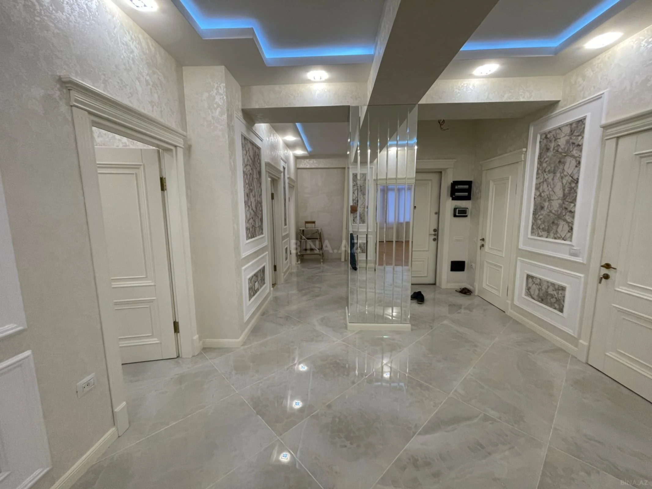 Satılır 4 otaqlı mənzil 136 m²