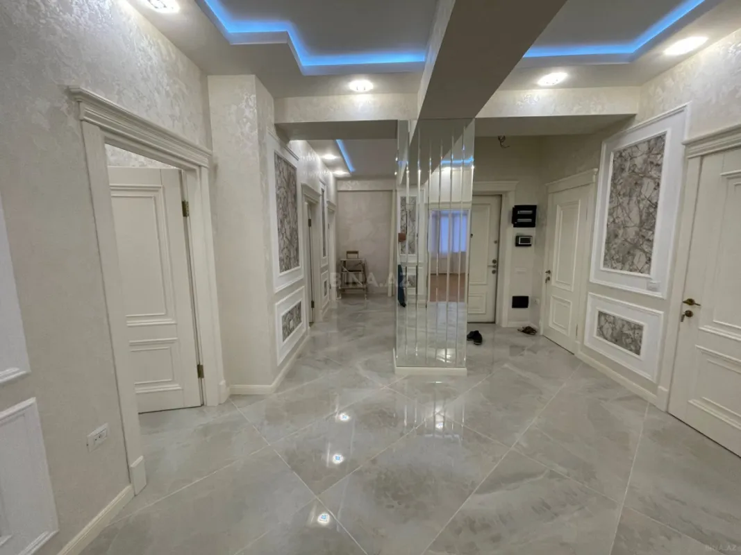Satılır 4 otaqlı mənzil 136 m²