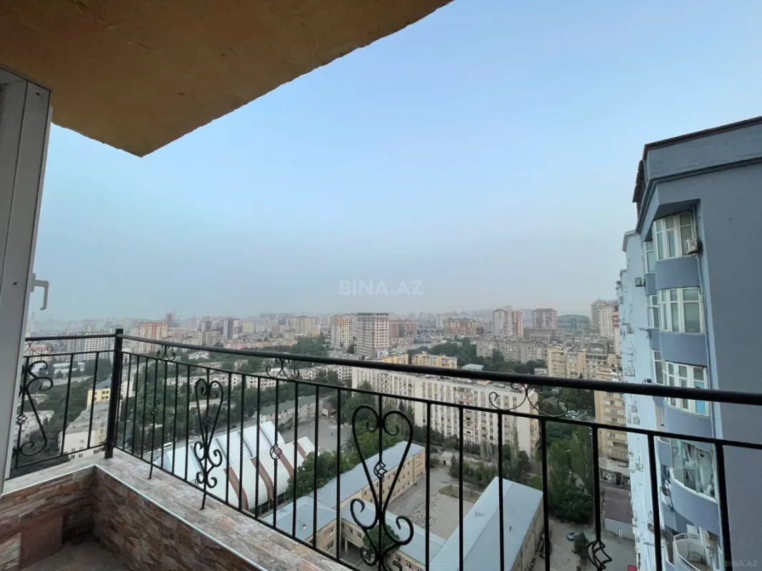 Satılır 4 otaqlı mənzil 136 m²