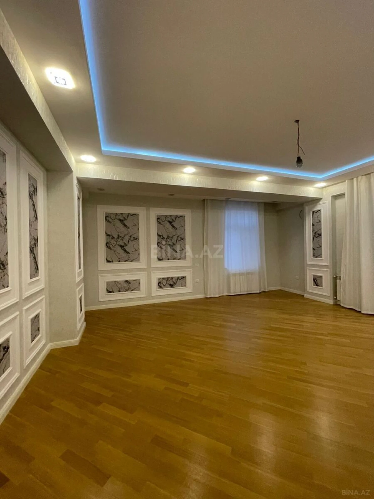 Satılır 4 otaqlı mənzil 136 m²