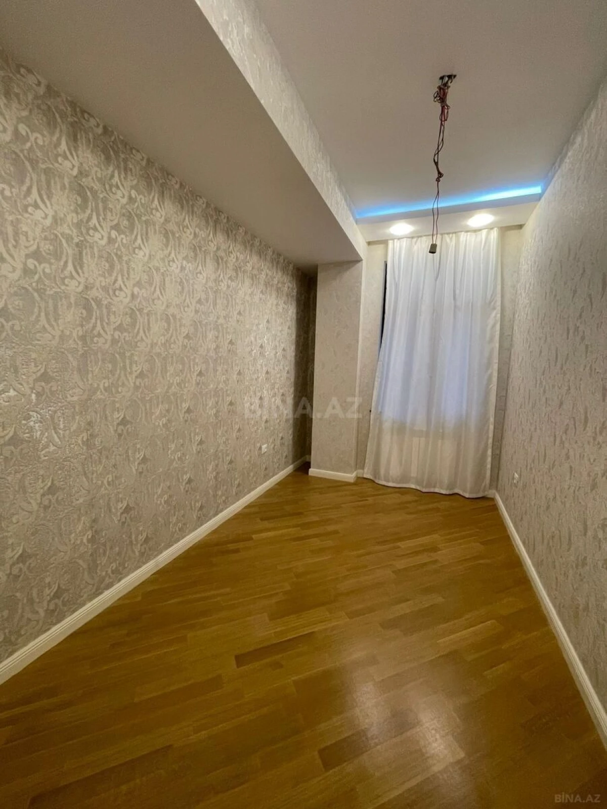 Satılır 4 otaqlı mənzil 136 m²