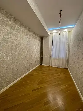 Satılır 4 otaqlı mənzil 136 m²