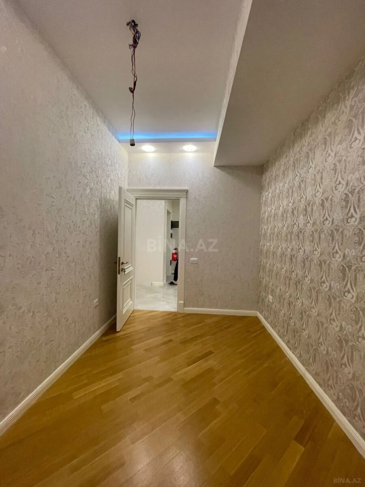 Satılır 4 otaqlı mənzil 136 m²
